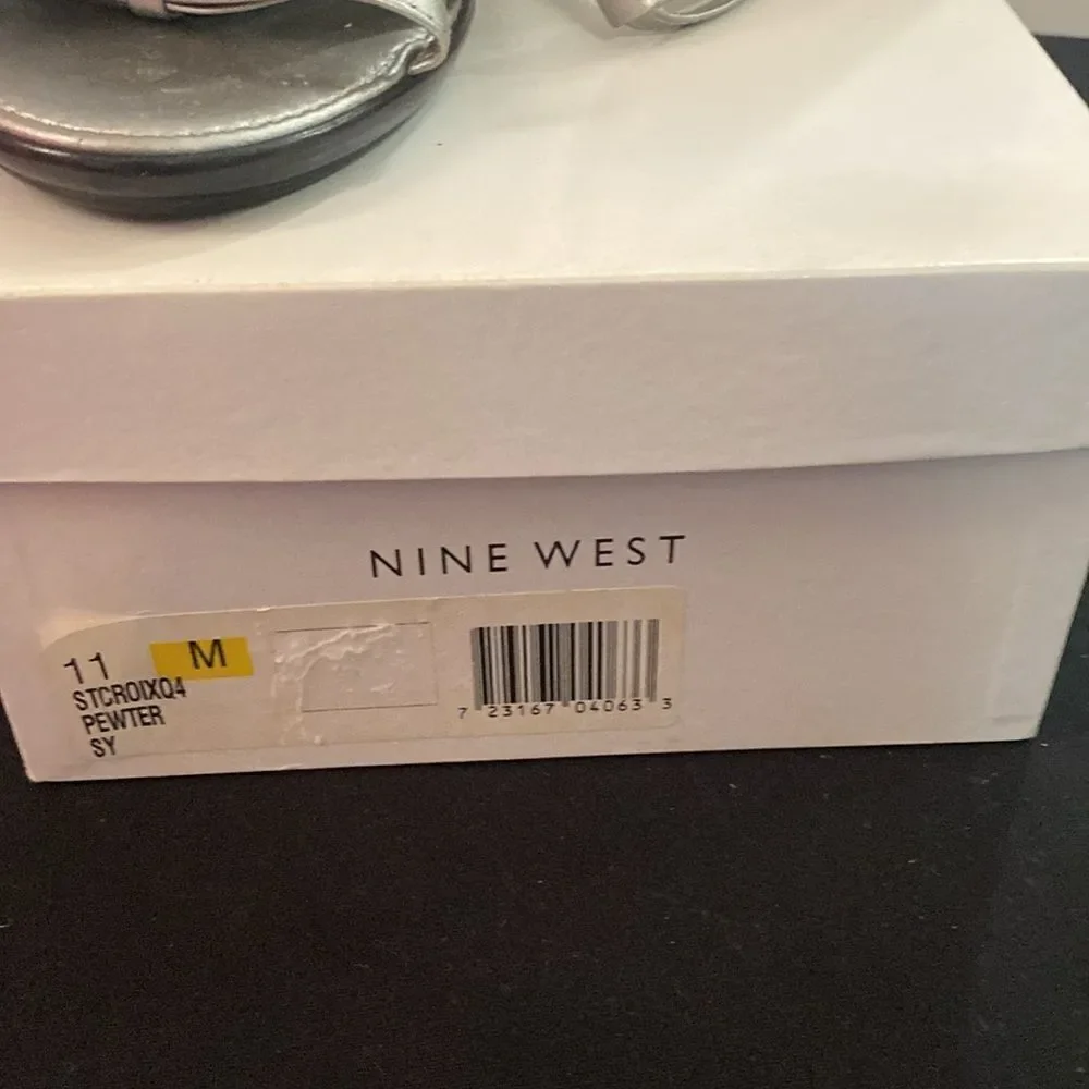 Nine West Pewter sandal, size 11 Medium